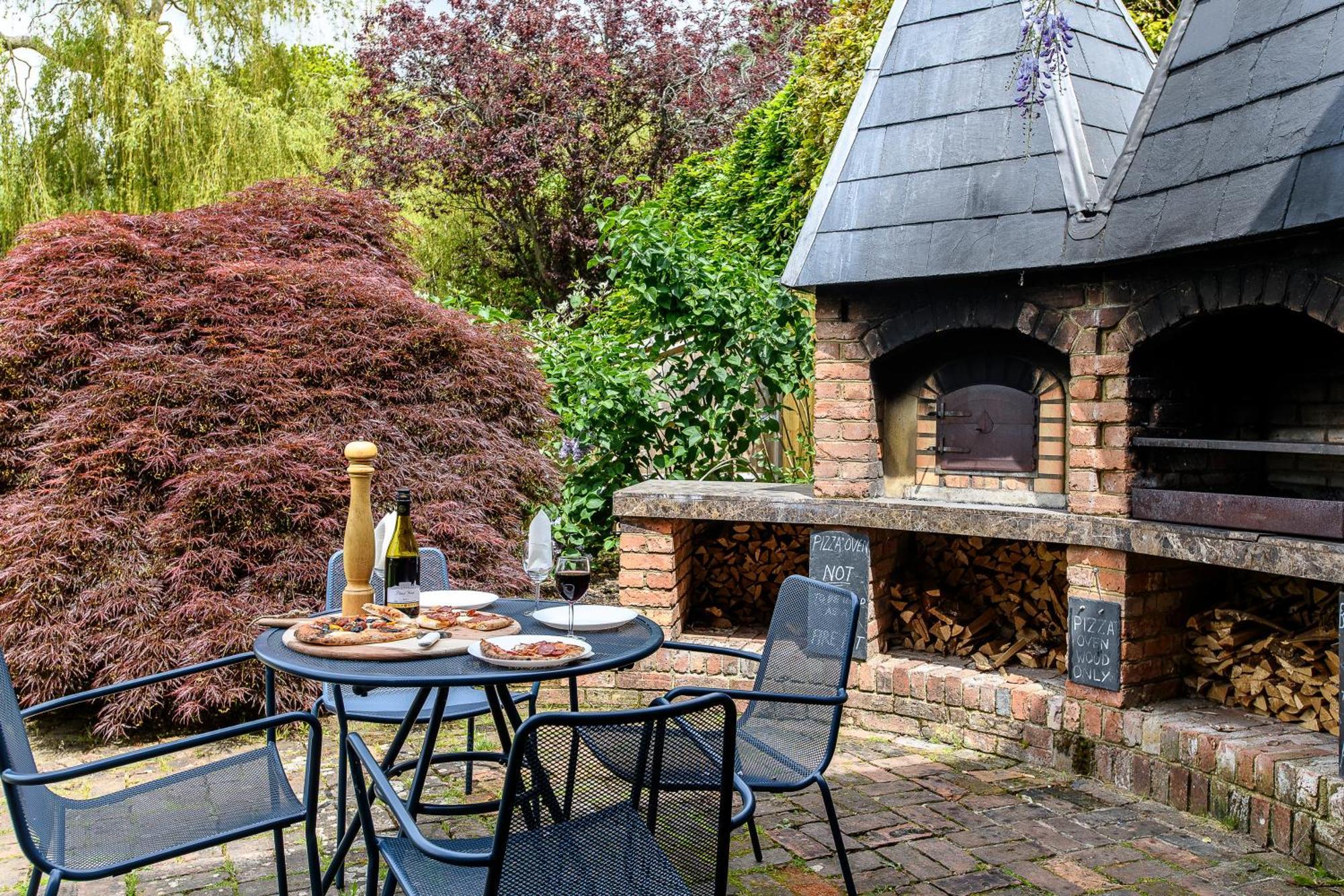 Vineyard Oast Sleeps 25 Villa Wavehorne Екстериор снимка